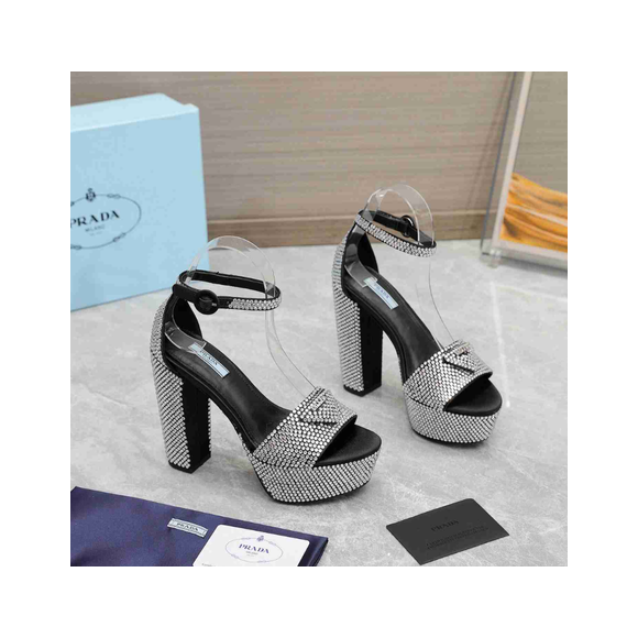 Tacones Prada Negros y Grises con Diamantes